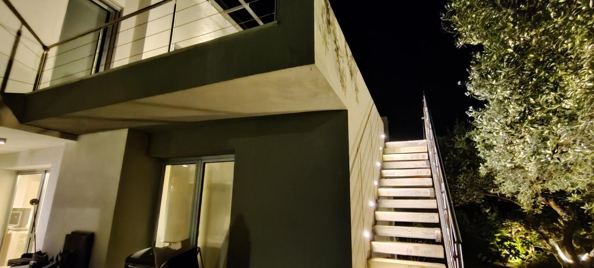 Art House Margine Rosso Bed & Breakfast Quartu SantʼElena