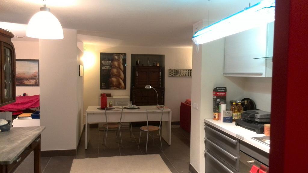 Art House Margine Rosso Bed & Breakfast Quartu SantʼElena
