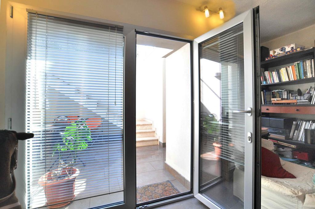 Bed & Breakfast Art House Margine Rosso Quartu SantʼElena