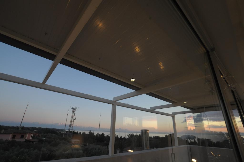 Art House Margine Rosso